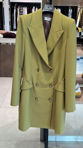 Dress in lightweight crêpe fabric with jewel chain