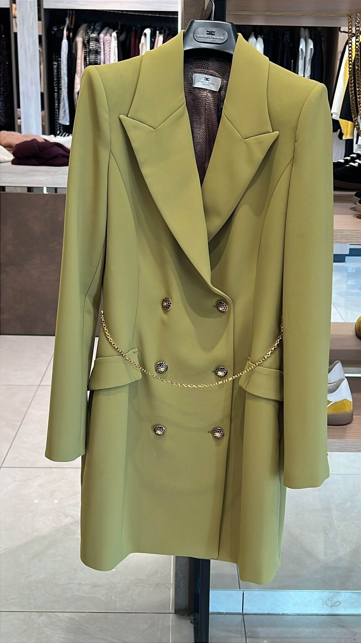 Dress in lightweight crêpe fabric with jewel chain