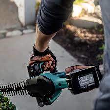 גוזם גדר חיה 18V נטען 520 מ