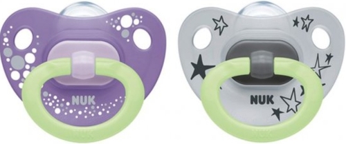 זוג מוצצי Signature Night סגול/אפור זוהר בחושך  0-6 חודשים NUK