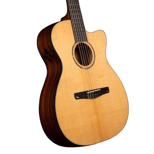 גיטרה קלאסית מוגברת כולל נרתיק CORT GOLD OC8 NYLON NAT