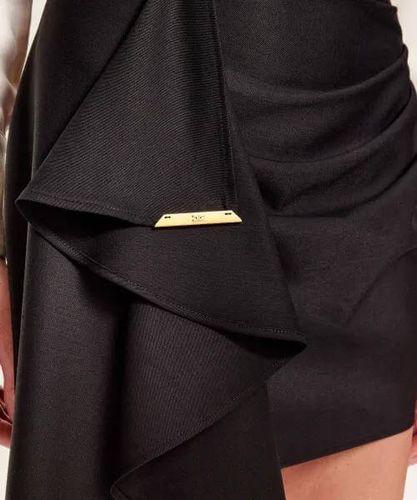 Cool wool skirt with jewel plaque