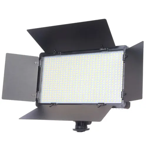 קיט פנס תאורה לצילום Pro Led 600 עם 2 סוללות נטענות ומטען