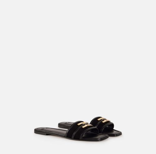 Leather flat sandal with logo detail