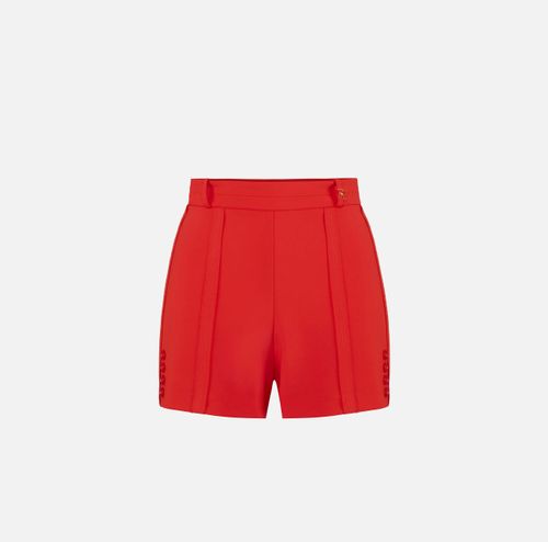 Shorts in lightweight crêpe fabric with raw-edge fabric