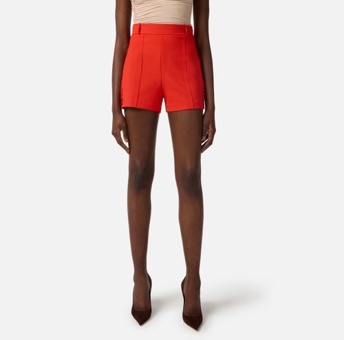 Shorts in lightweight crêpe fabric with raw-edge fabric