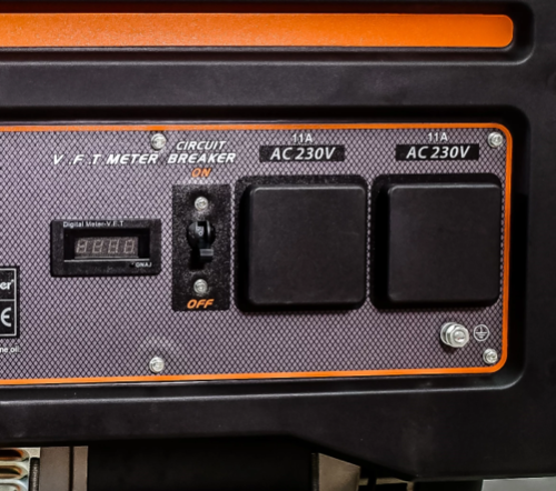 גנרטור 5500W הנעה אלקטרונית עם מייצב מתח AVR כולל גלגלים וידית