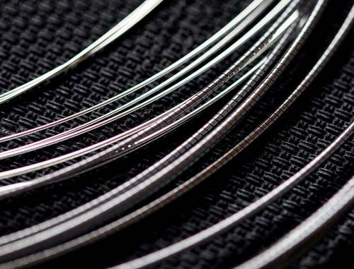 סט מיתרים לגיטרה חשמלית Ernie Ball Regular Slinky Flatwound Electric 10-46