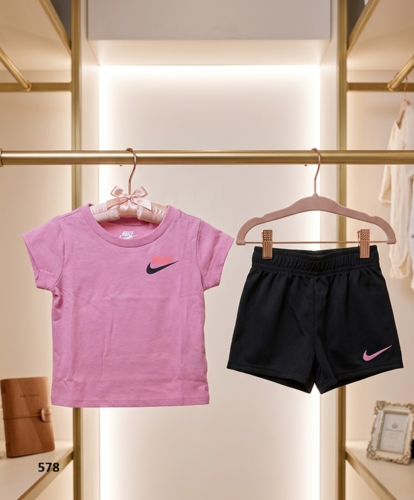 חליפת ספורט קיצית לבנות של NIKE.