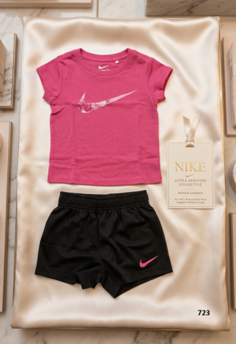 חליפת קיץ בנות של NIKE - חולצה ורודה ומכנס שחור