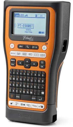 ערכת מדפסת מדבקות BROTHER PT-E560BTVP (מקשים באנגלית) כולל 2 קסטות סרטים לחיווט, סוללה, מטען ותיק