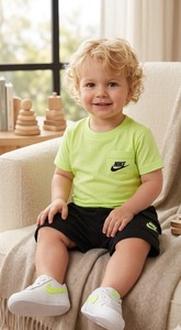 חליפת NIKE בנים קיצית איכותית - חולצת כיס זרחנית ומכנס קרגו שחור