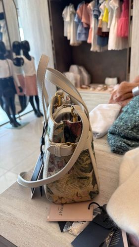 Infinity Chain Shoulder Bag