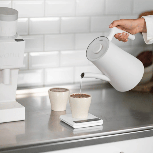 קומקום חשמלי ואריה 1.5 ליטר לבן Varia AURA Smart Kettle