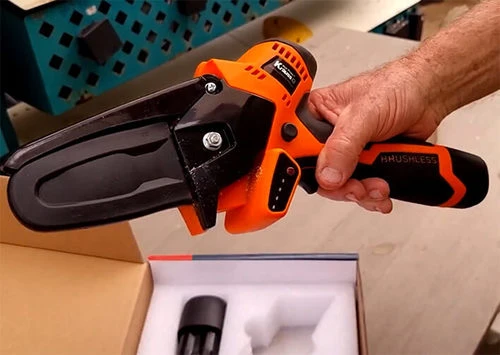 מסור שרשרת נטען מקצועי בראשלס 18V + שני סוללות 2.0AH קראוס KR-606-LI
