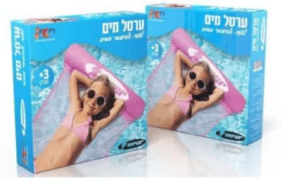 ערסל צף במים בצבע ורוד