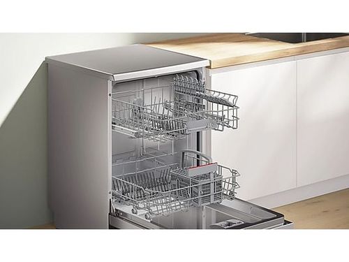 תקריב על פאנל הפיקוד הדיגיטלי הכולל תצוגת Home Connect ו-VarioSpeed.
