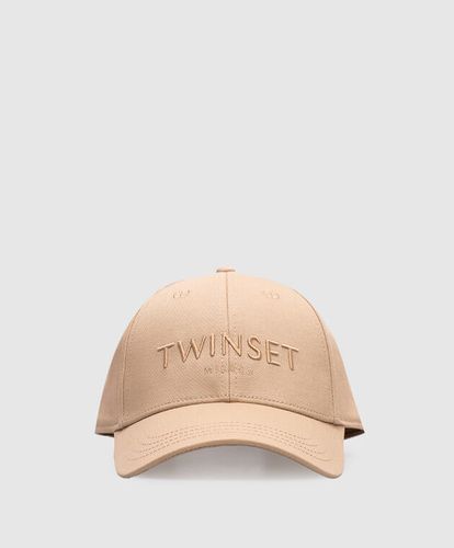 Baseball cap with logo embroidery