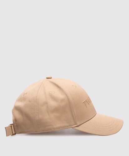 Baseball cap with logo embroidery