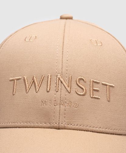 Baseball cap with logo embroidery
