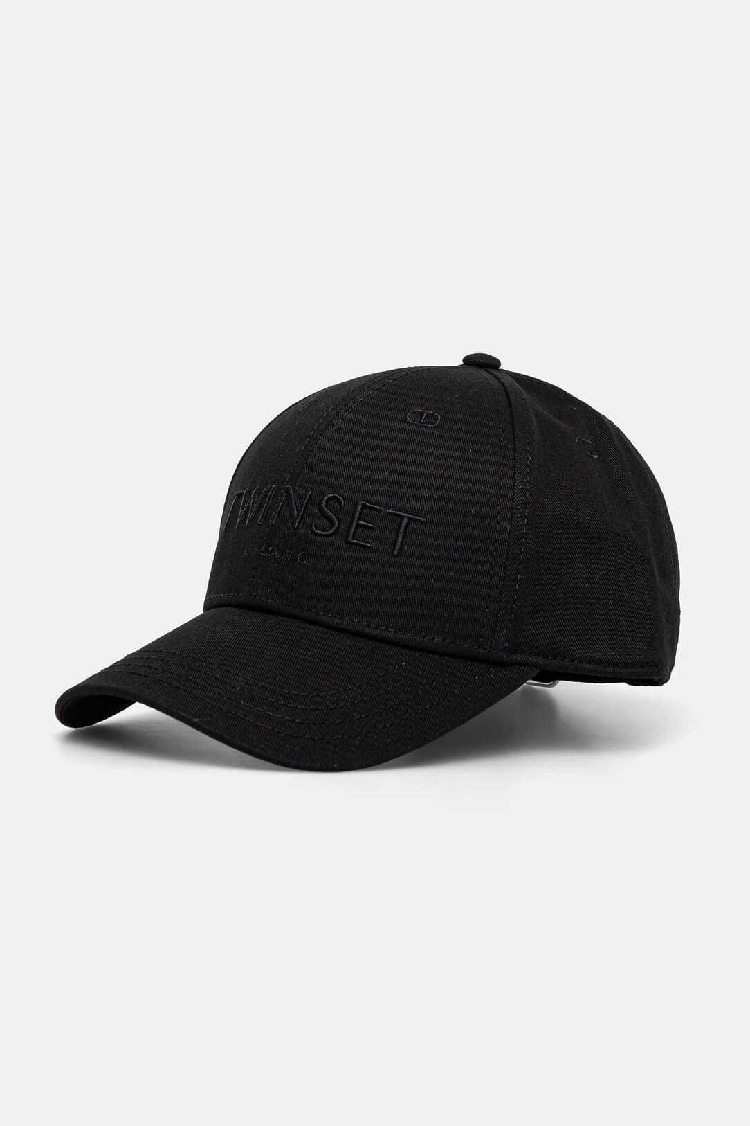 Baseball cap with logo embroidery