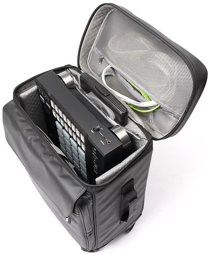 זווית נוספת magma solid blaze cabin trolley