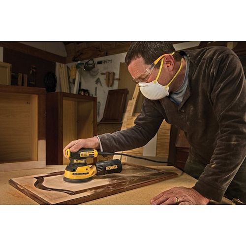 מלטשת אקצנטרית DeWALT DWE6423 5 אינץ' בצבע צהוב ושחור מהירות משתנה גומי overmold כיס אבק Hook and Loop