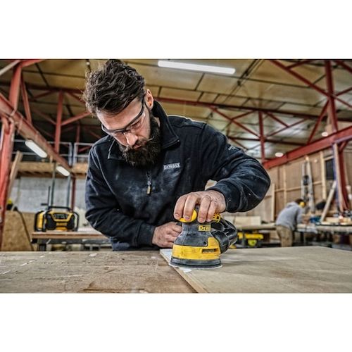מלטשת אקצנטרית DeWALT DWE6423 5 אינץ' בצבע צהוב ושחור מהירות משתנה גומי overmold כיס אבק Hook and Loop