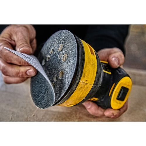 מלטשת אקצנטרית DeWALT DWE6423 5 אינץ' בצבע צהוב ושחור מהירות משתנה גומי overmold כיס אבק Hook and Loop