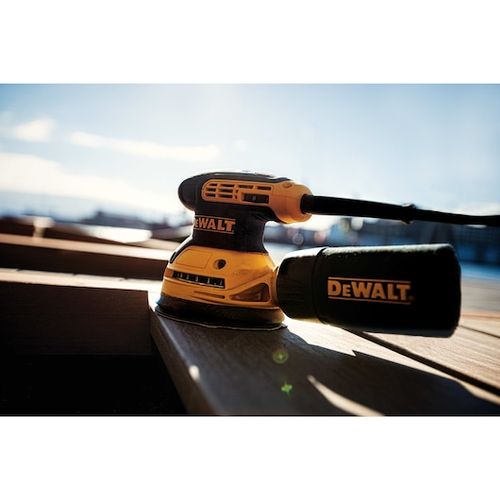 מלטשת אקצנטרית DeWALT DWE6423 5 אינץ' בצבע צהוב ושחור מהירות משתנה גומי overmold כיס אבק Hook and Loop