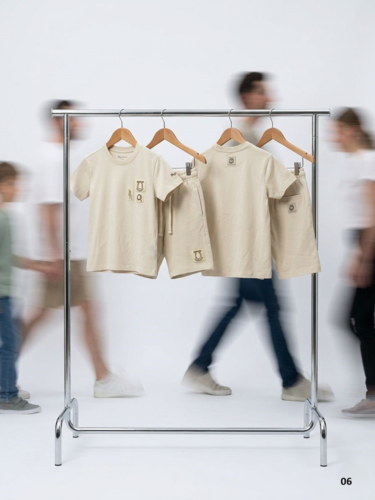 סט קיץ PEPE JEANS לילדים – חולצת T ומכנסיים קצרים בצבע קרם