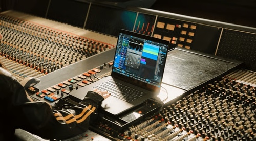 זוית נוספת fender studio pro 8 daw