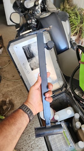 פותחן מכסי ביוב מקצועי דגם נבוכדנצר עם מנוף, פטיש ויתד