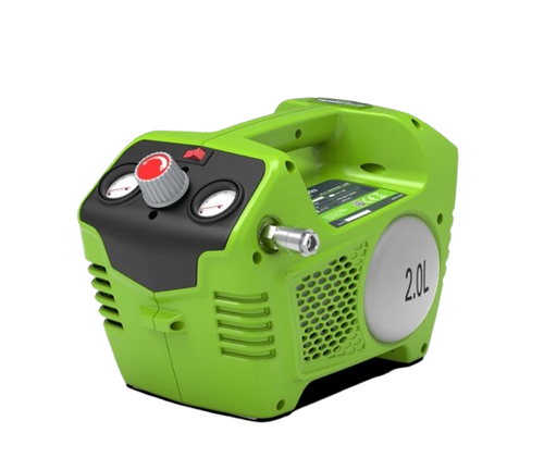 מדחס אוויר נטען GREENWORKS דגם 99578 24V עם מיכל 2 ליטר, מנוע 240W, לחץ 8 בר וספיקה 40 ליטר/דקה. כולל ווסת אוויר, שעון מד לחץ וידית נשיאה לשימוש נייד ויעיל
