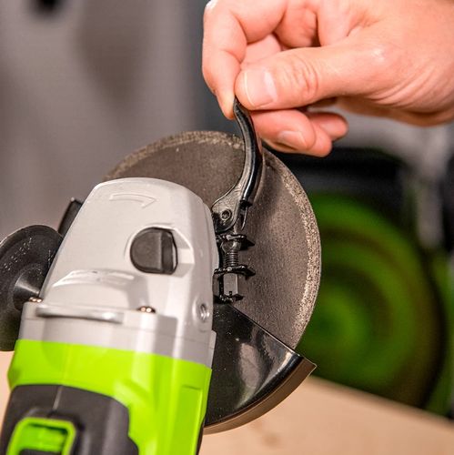 משחזת זווית GREENWORKS 99574/3.5 24V Brushless עם דיסק 5 אינץ', תיבת הילוכים מאלומיניום וידית דו-מצבית למגוון עבודות השחזה והחיתוך המקצועיות