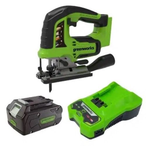 מסור אנכי נטען GREENWORKS דגם 99776-3 24V עם מנוע Brushless, פנדל 3 מצבים, בסיס מתכוונן עד 45 מעלות ותאורת LED מובנית. כולל סוללת 4 אמפר ומטען מהיר לעבודה מקצועית