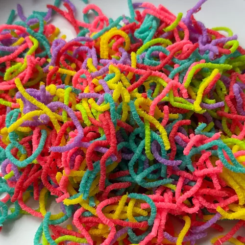 Noodlez משחק סנסורי נודלס 50 גרם (מגוון צבעים)