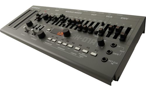 זוית נוספת Roland SH-01A Synth
