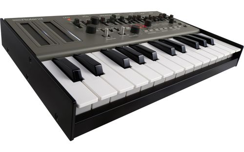 זוית נוספת Roland SH-01A Synth