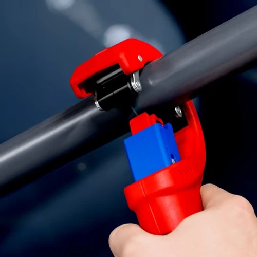 חותך צינורות פלסטיק וPVC מקצועי 902302 Knipex קניפקס