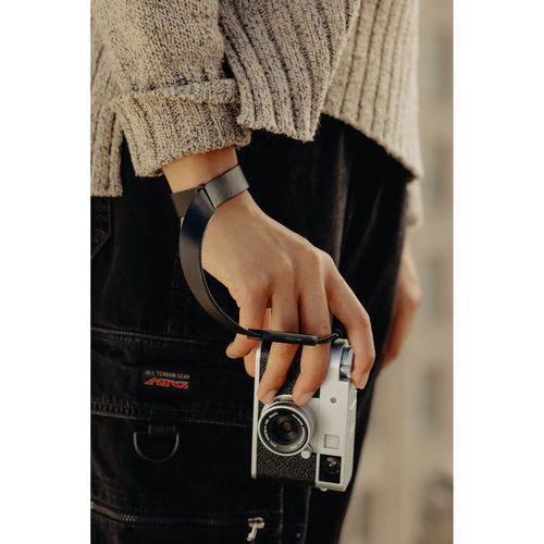 רצועת יד למצלמה Peak Design Cuff Leather Camera Wrist Strap (Black)