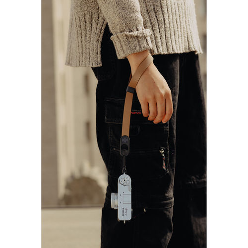 רצועת יד למצלמה Peak Design Cuff Leather Camera Wrist Strap (Tan)