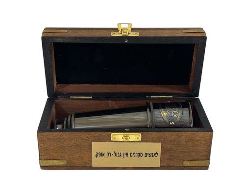 טלסקופ ימאים נחושת במארז עץ עתיק