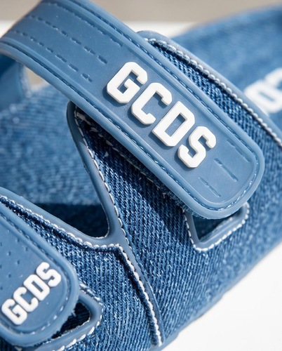 כפכף GCDS מידות 36-41 לנשים בגוון ג'ינס