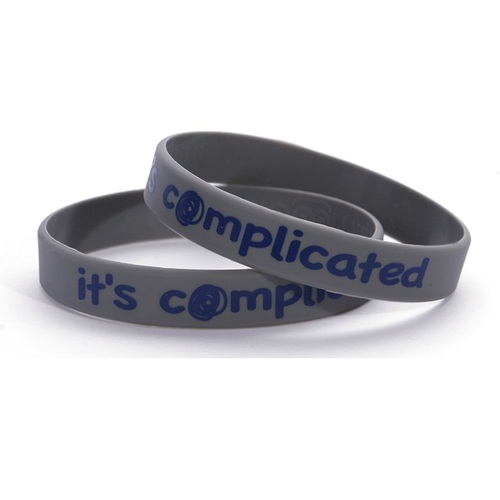 צמיד אפור בעיצוב its complicated
