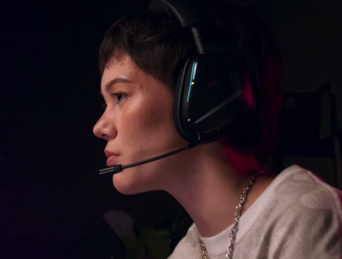 אוזניות גיימינג אלחוטיות צבע לבן Corsair Void Wireless V2