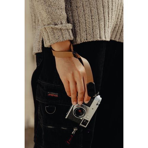 רצועת יד למצלמה מעור Peak design Cuff Leather Camera Strap