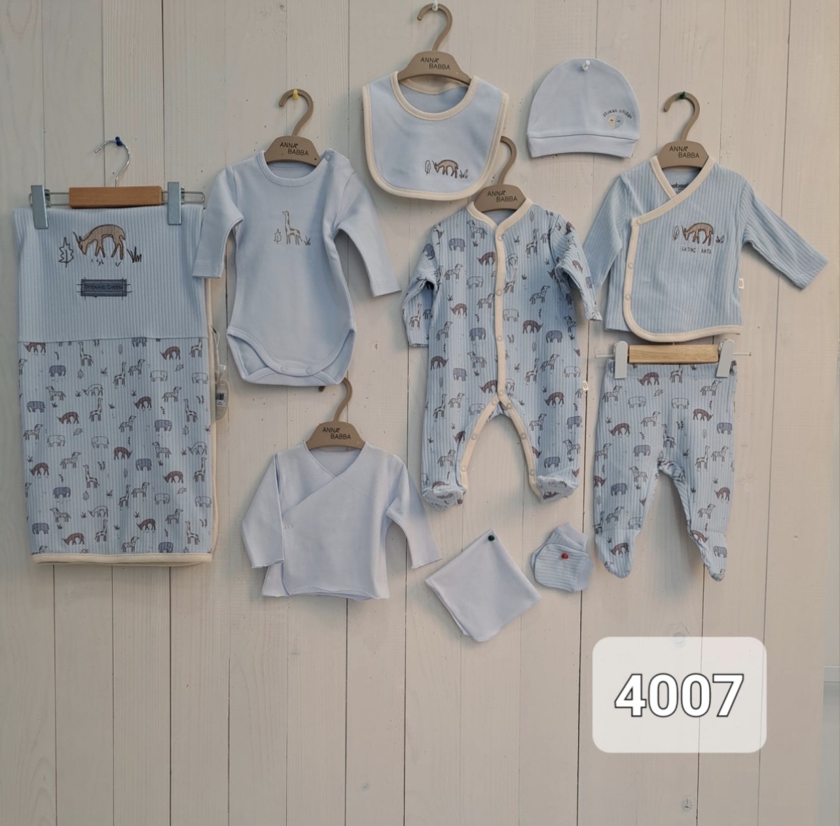 סט לידה לתינוק תכלת עם הדפס חיות 10 חלקים 100% כותנה