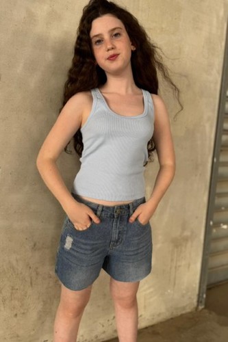 שורט ג'ינס אלי