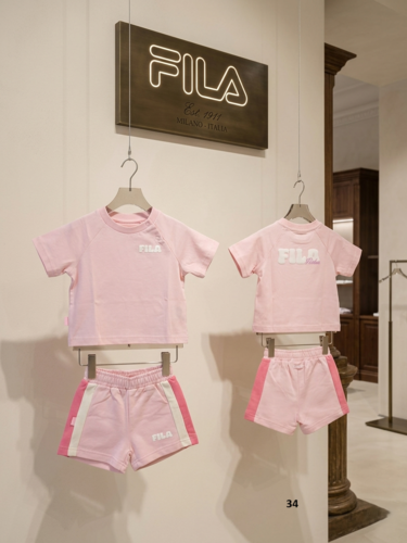 סט FILA מקורי לבנות - חולצה ומכנסיים קצרים בגווני ורוד